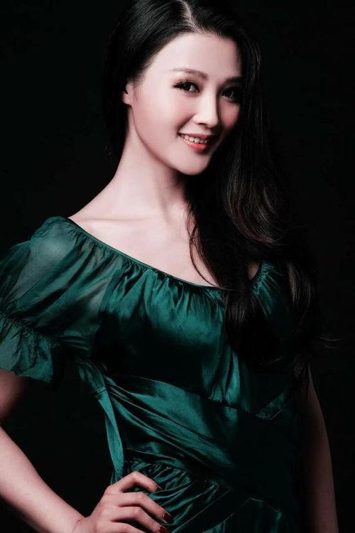 女演员白庆琳生活照,展现优雅魅力，揭秘日常风采